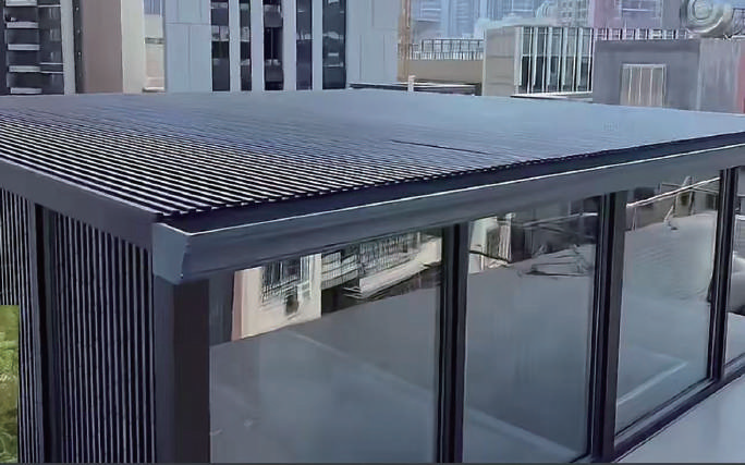 Installed sunroom roof edge with profiled boards and side-edge connections