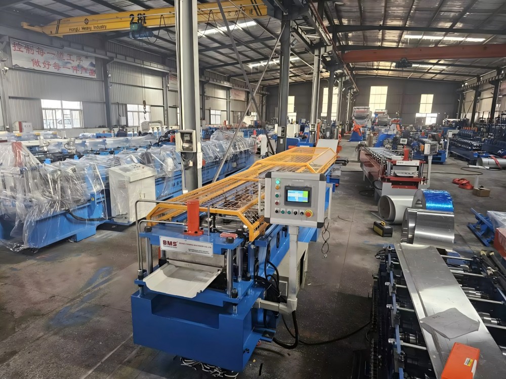 profile shear and control area of the BMS roof-panel line
