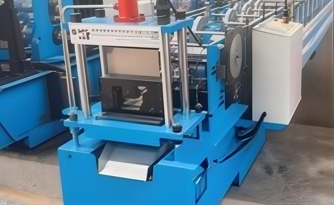 Post-cutter at the outlet of the Spanish gutter forming line