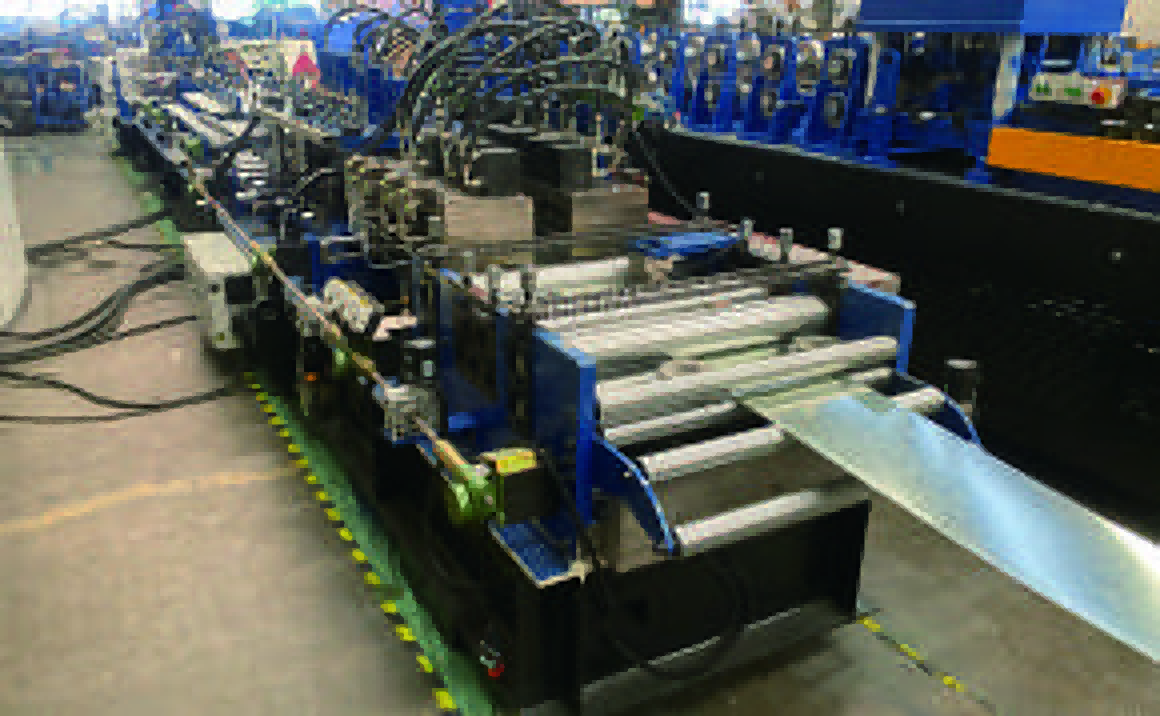 Strip feeding and guide arrangement on the CU75-250 line