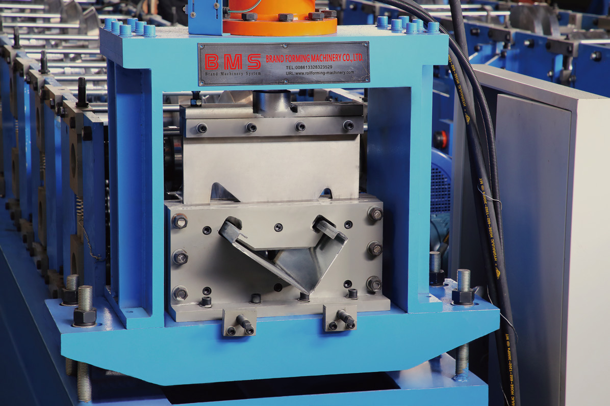 Column cut-off tool and blade support